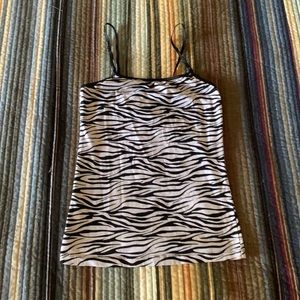 ☘️5 for $25☘️ black & white Cami
